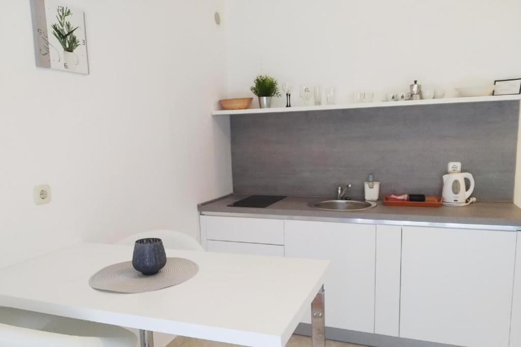 Apartments Vanda ロヴィニ エクステリア 写真