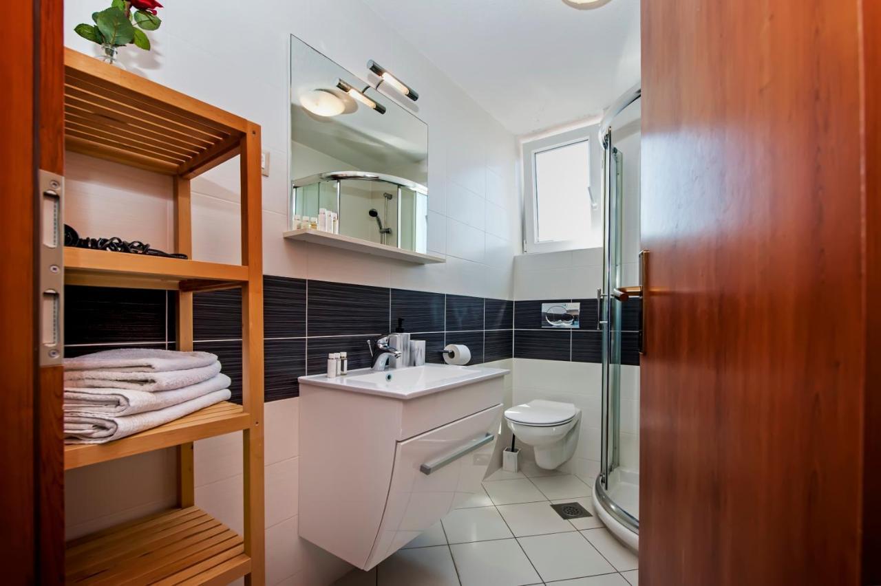 Apartments Vanda ロヴィニ エクステリア 写真