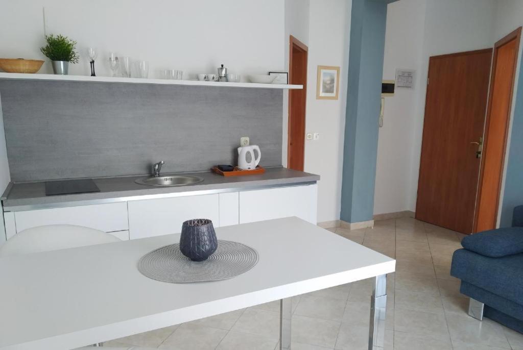 Apartments Vanda ロヴィニ エクステリア 写真