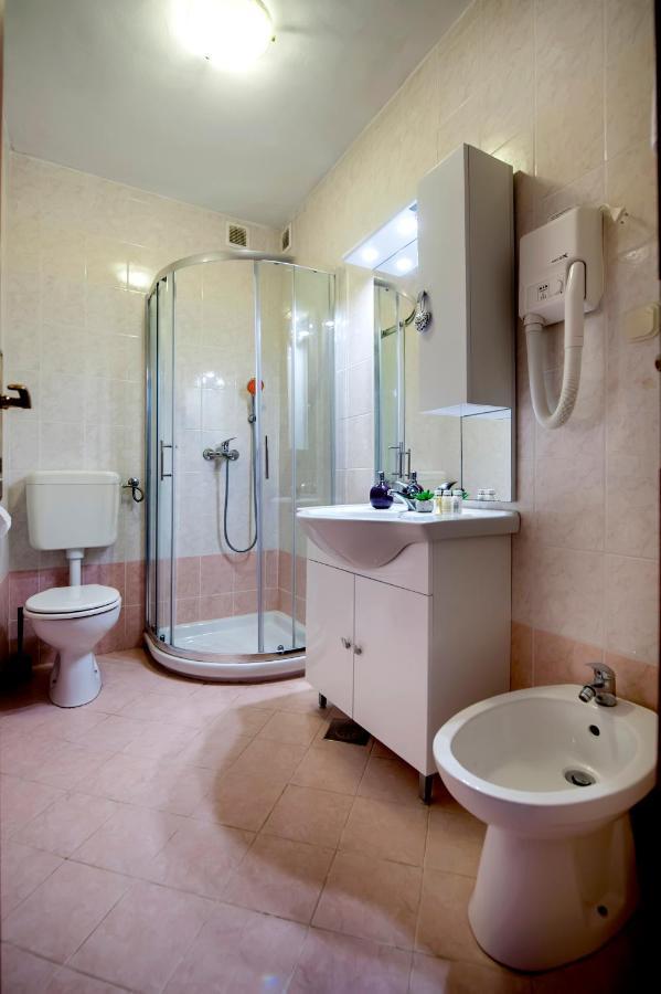 Apartments Vanda ロヴィニ エクステリア 写真