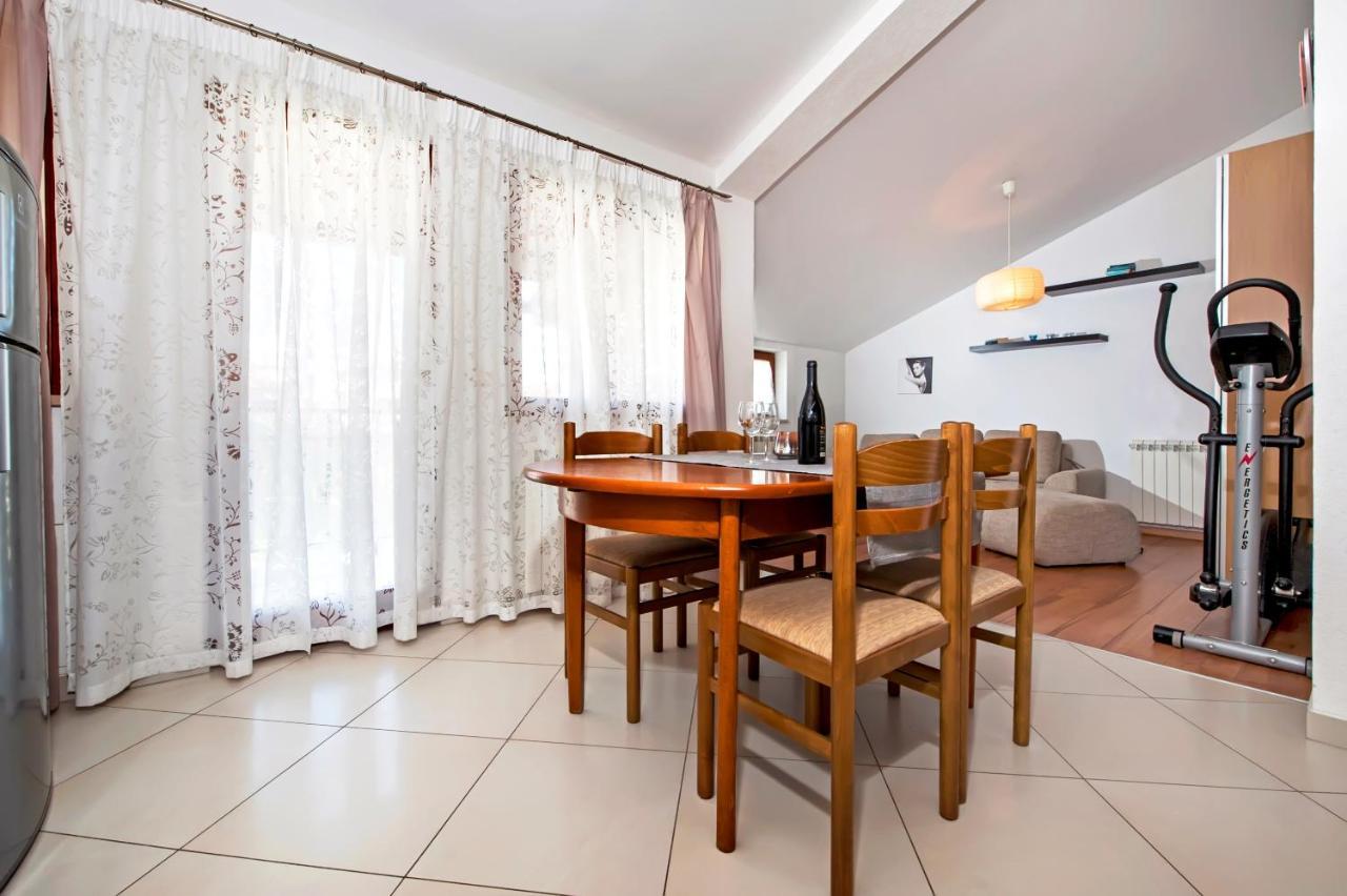 Apartments Vanda ロヴィニ エクステリア 写真