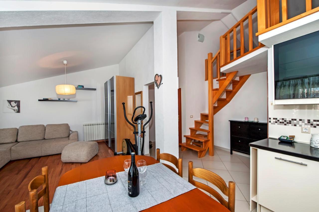 Apartments Vanda ロヴィニ エクステリア 写真