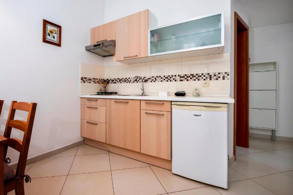 Apartments Vanda ロヴィニ エクステリア 写真