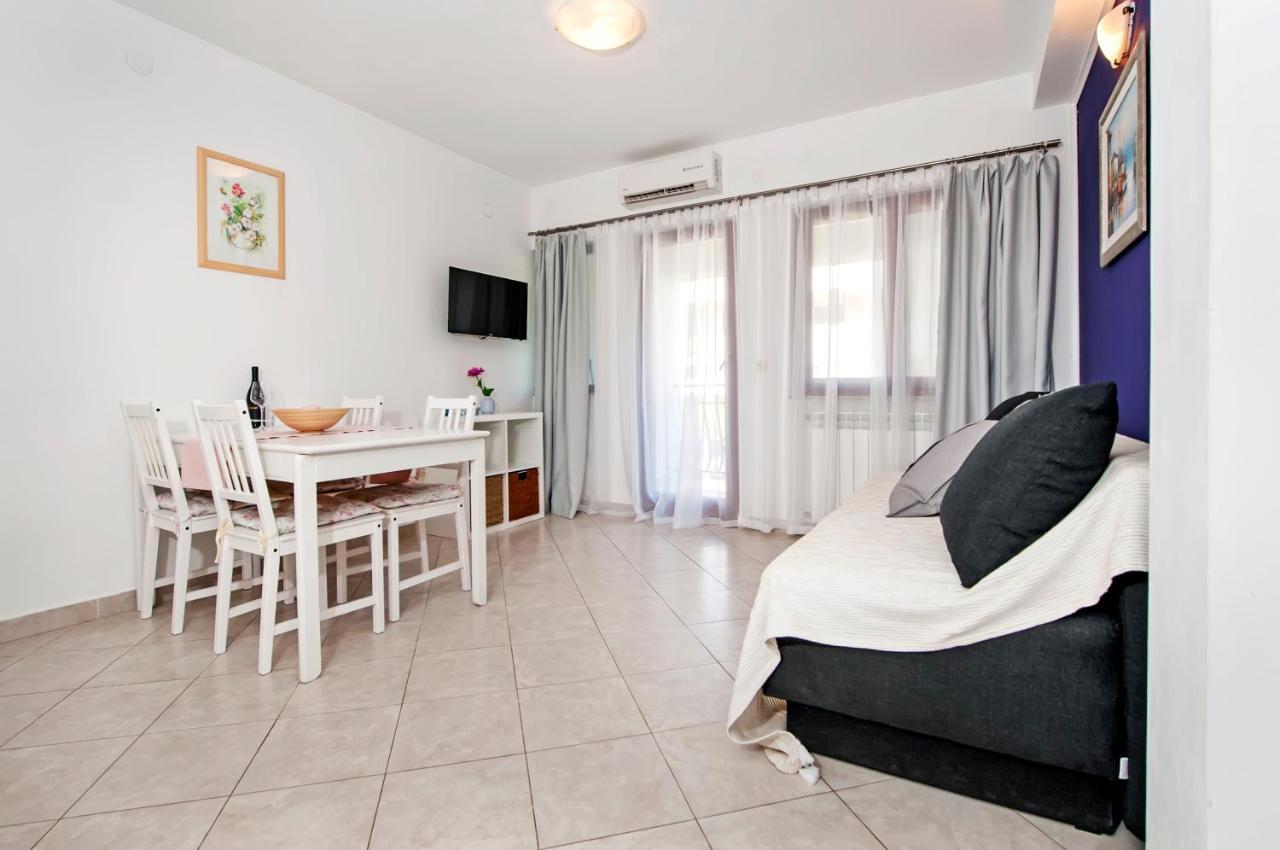 Apartments Vanda ロヴィニ エクステリア 写真